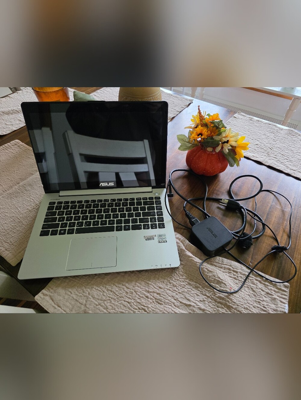 ASUS S400C Touchscreen Ultrabook/Laptop with Charger – Excellent Very Light Use